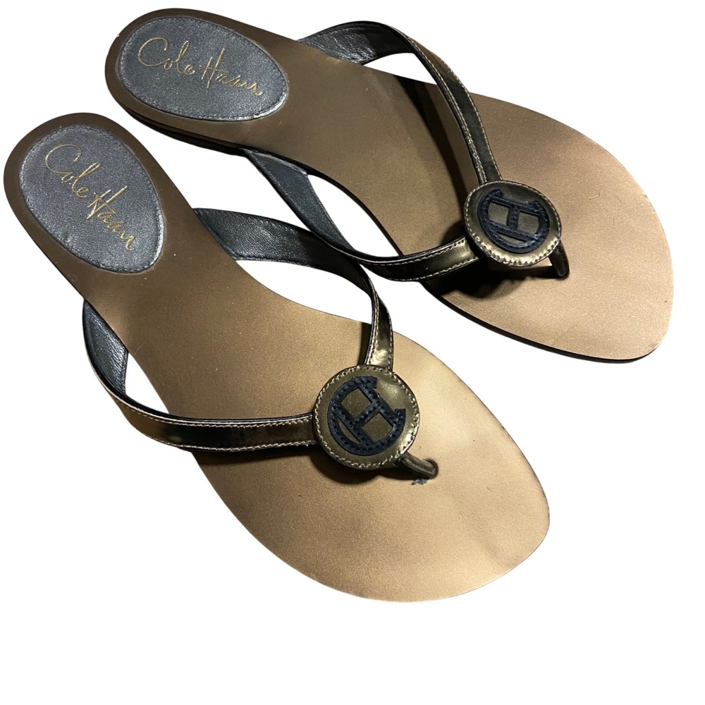 Cole Haan Womens Metallic Gold Thong Sandals Logo Medallion Flat D30107 Sz 7.5B